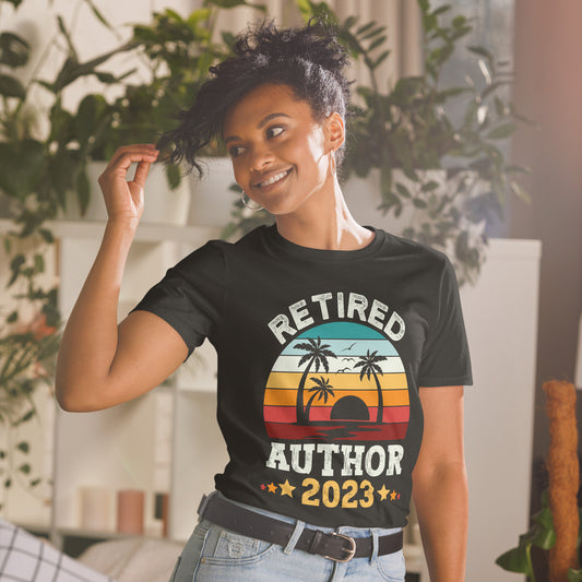 Funny Retired Author 2023 Retirement Retro Writer T-shirt